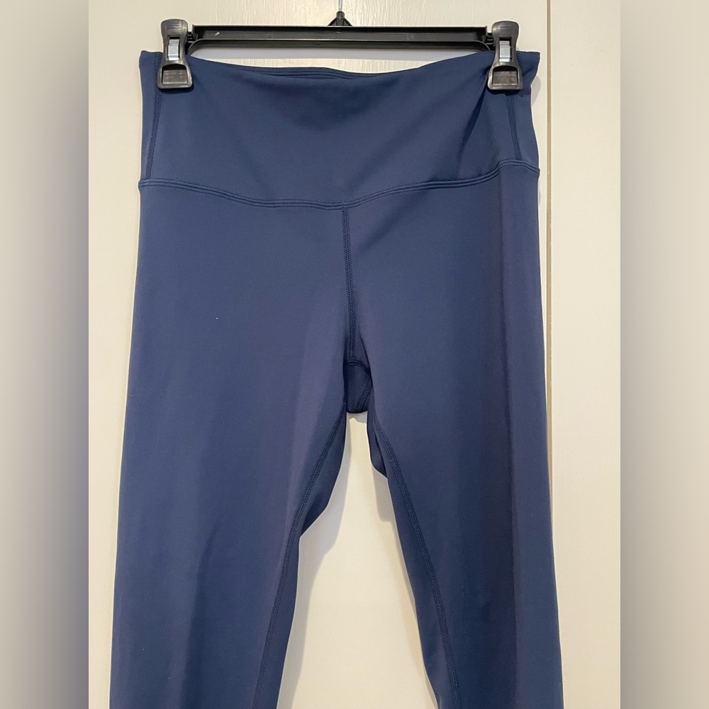 Lovely Fit Yoga medium navy leggings.